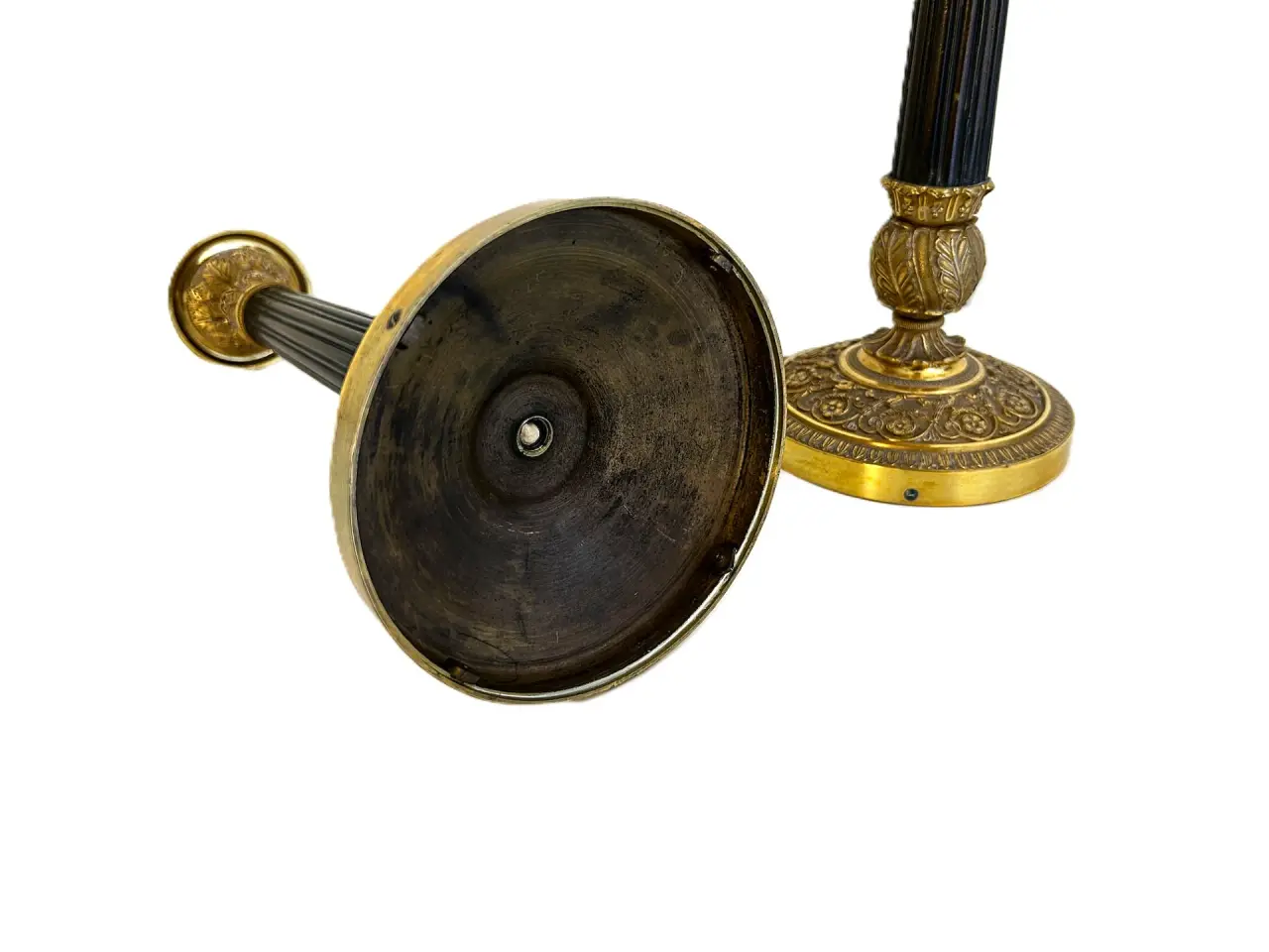 Billede 4 - Et par lysestager i forgyldt og patineret bronze.