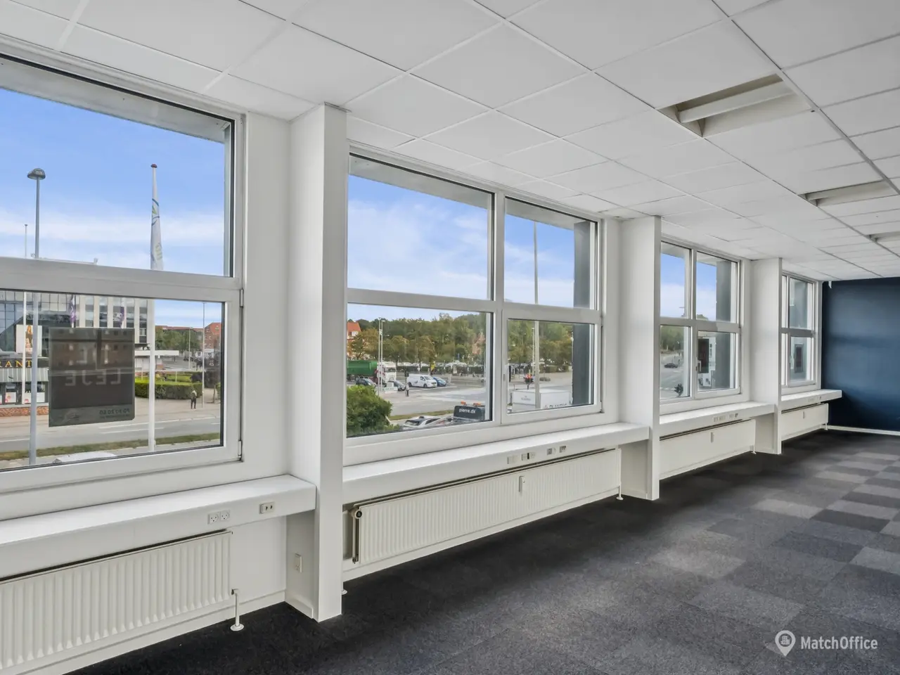 Billede 4 - Moderne kontorlokale med synlig placering
