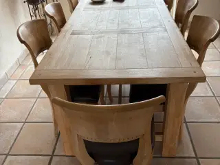 Massivt Egetræ spisebord + stole