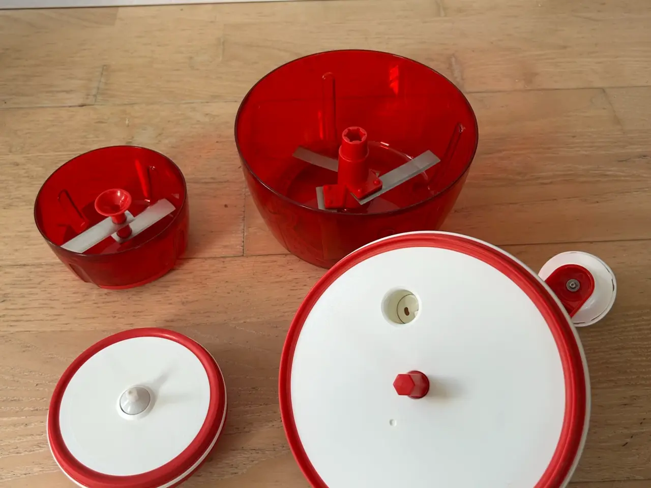 Billede 2 - Tupperware stor og minihakker