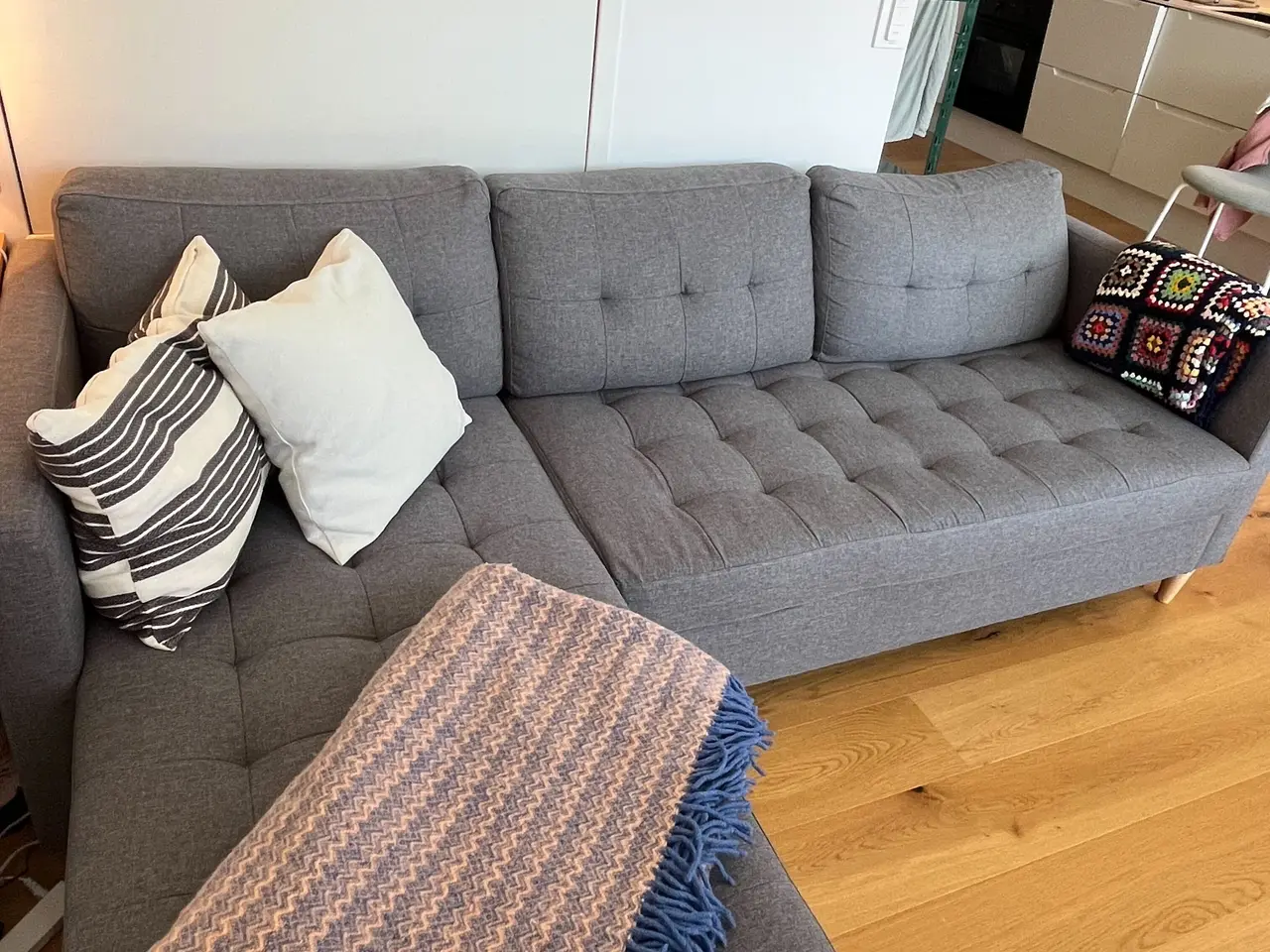 Billede 1 - Grå 3-personers sofa med flytbar chaiselong
