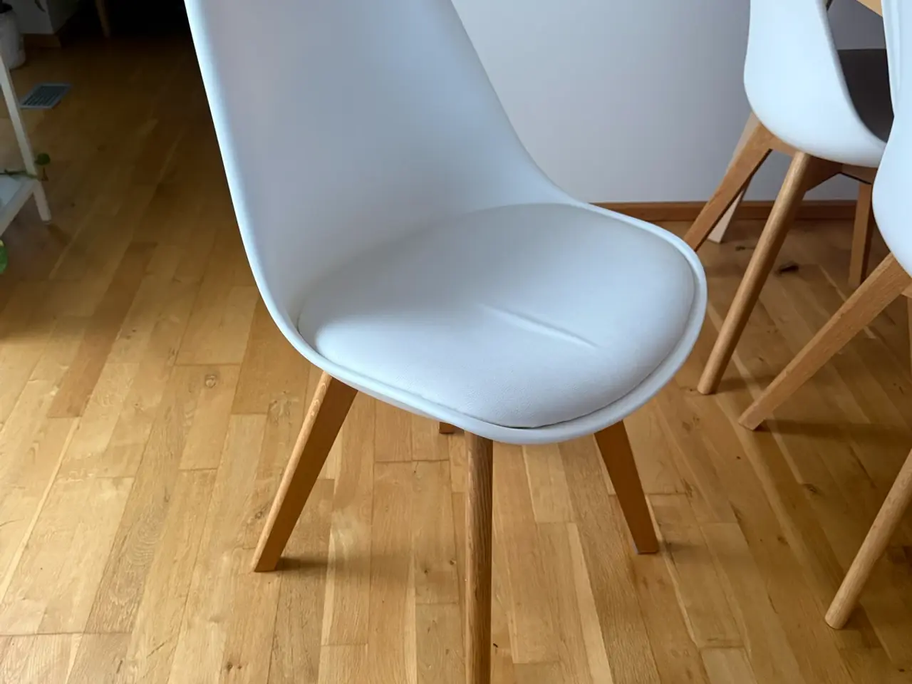 Billede 5 - Spisebord og stole