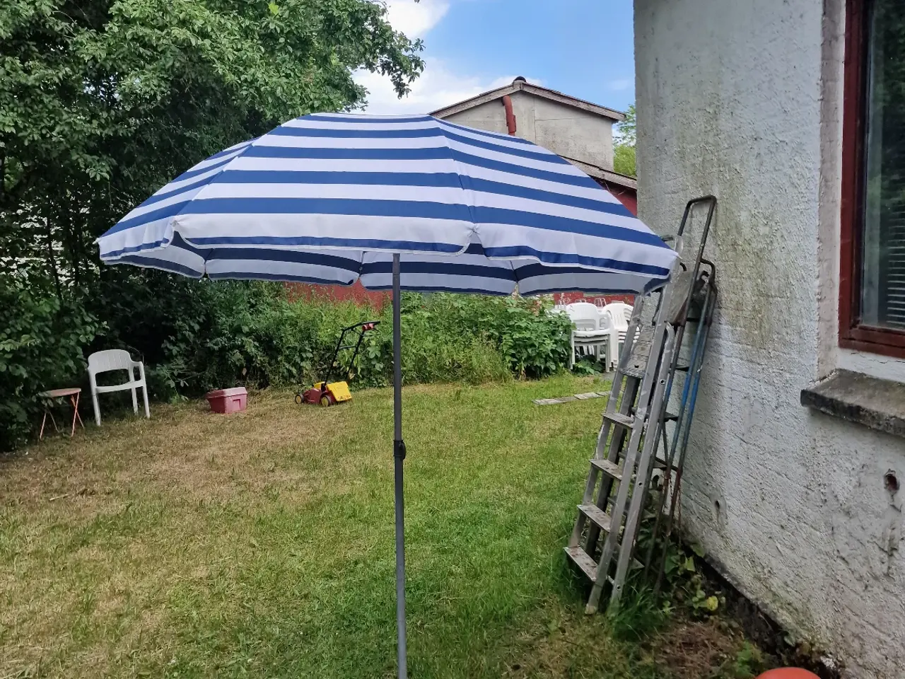 Billede 1 - Parasol med knæk
