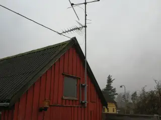 Antenne (både beslag, stang og antenne)