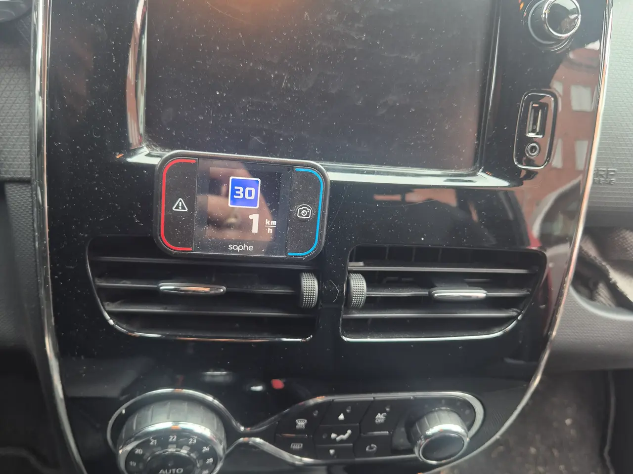 Billede 3 - Rød renult clio fra 2014