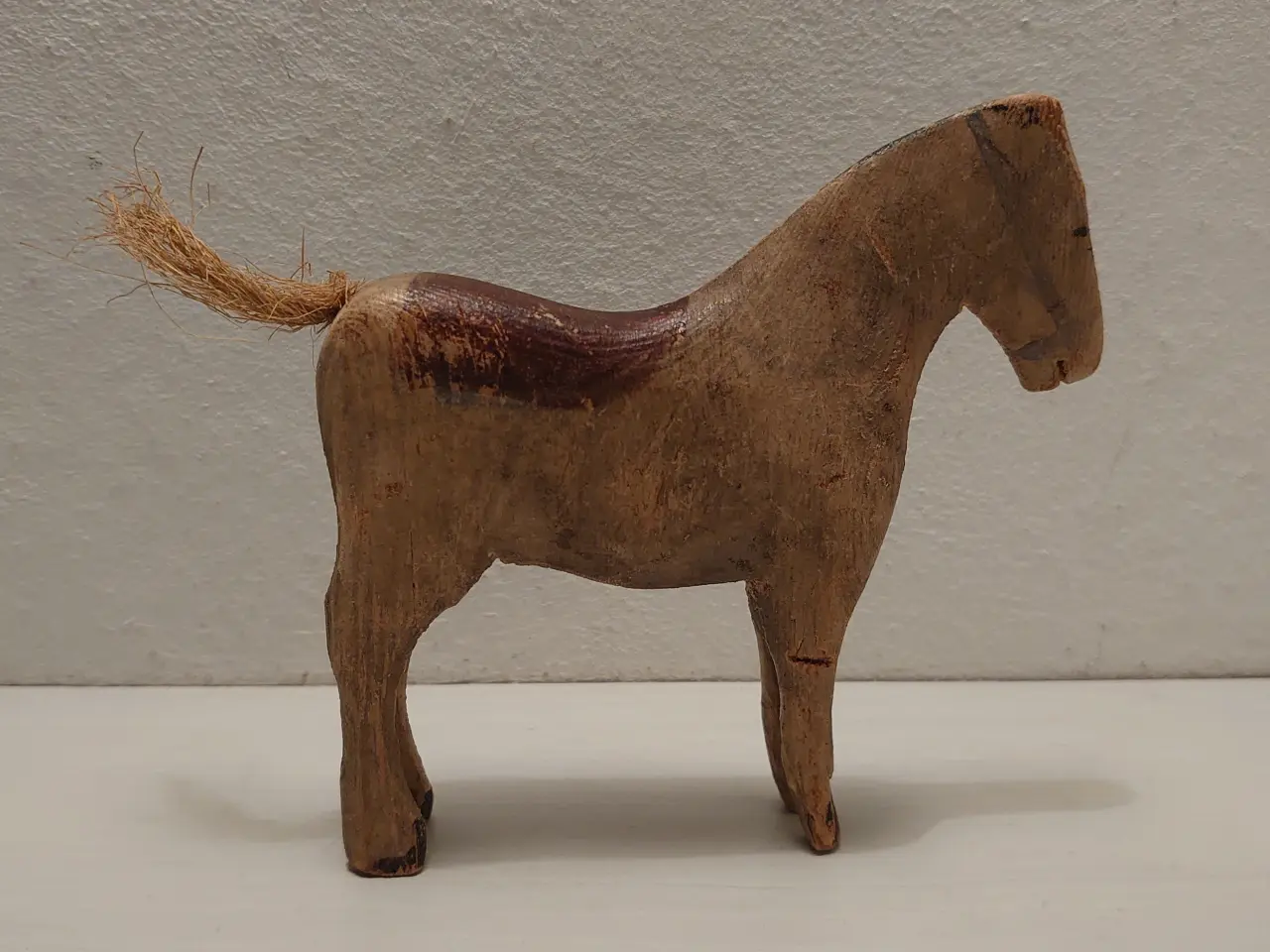 Billede 2 - Fængselslegetøj: Træ hest, L 12 og H 12.5cm.