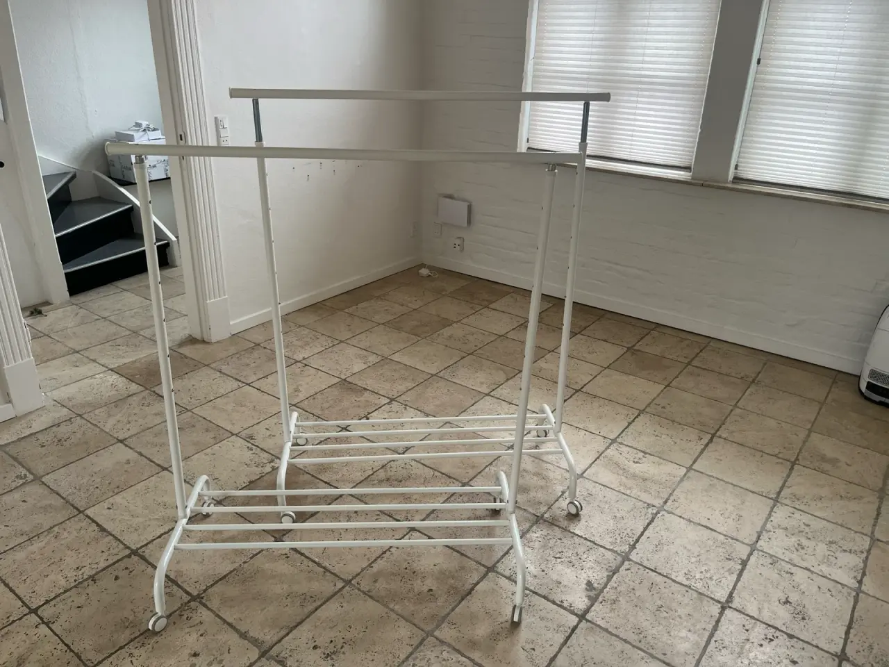 Billede 1 - Gratis 2 tøjstativer ved afhentning