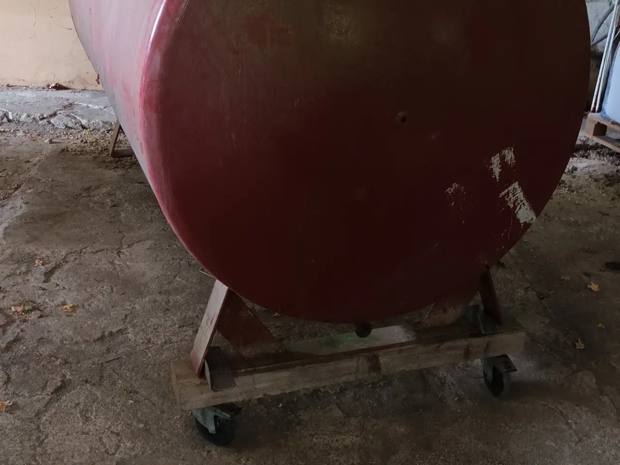Billede 1 - Vandtank (olietank) 2500 l akumuleringstank.