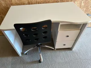 Skrivebord med skuffedarium