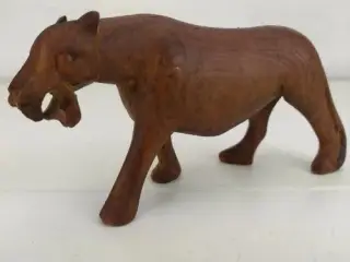 Leopart i træ