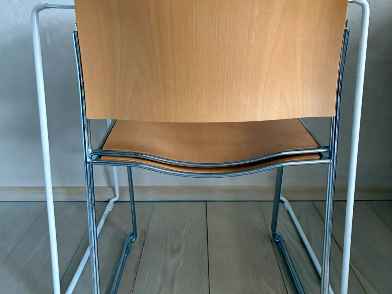 Billede 6 - 2 Howe 40/4-konferencestole + bord Designikon skab