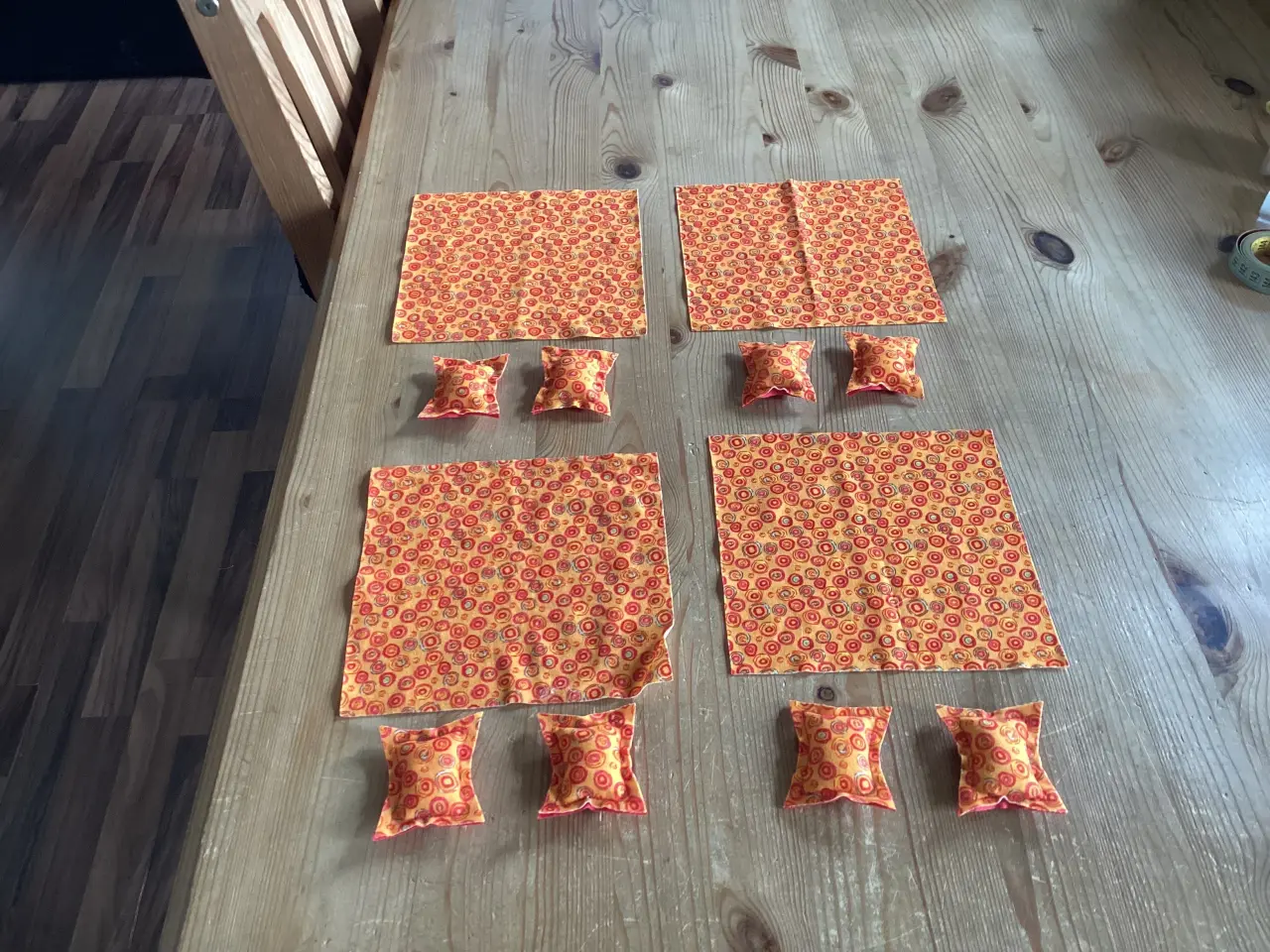 Billede 7 - LEGO SCALA TØJ / DUKKER / DIV DELE TIL HEST.