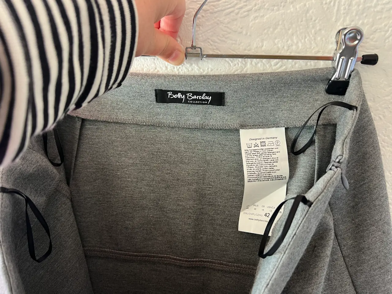 Billede 7 - Grå Uld Nederdel fra Betty Barclay (Str. 42)