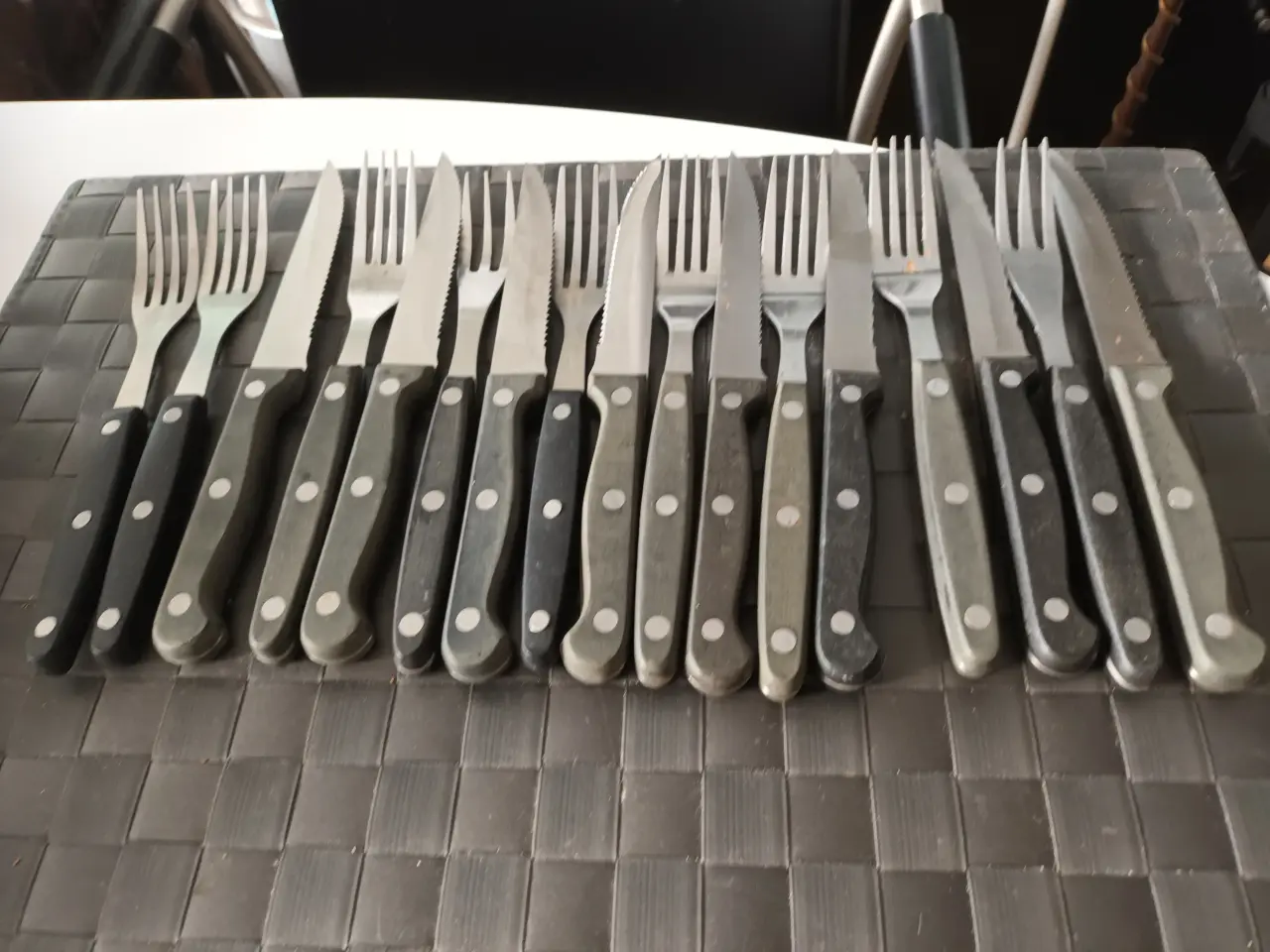 Billede 3 - Dejligt Grillbestik 9 Knive & 9 Gafler