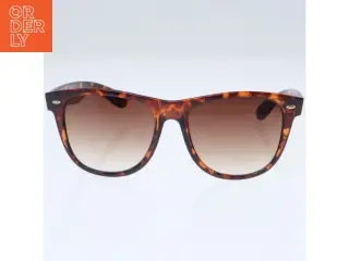 Solbriller med brun tortoise stel fra Gina Tricot (str. 15 cm)