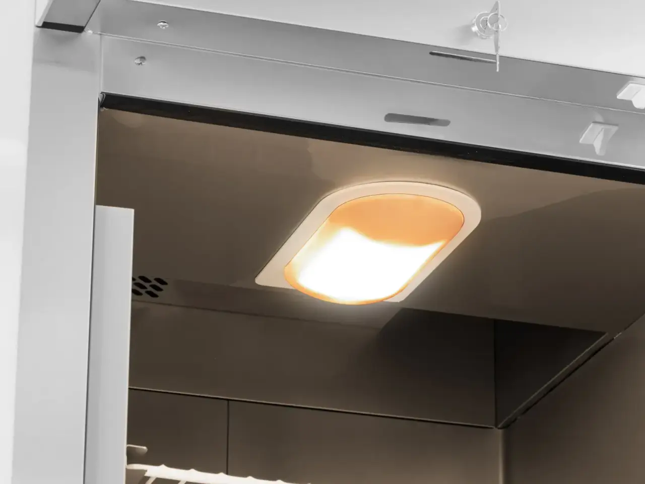 Billede 3 - Industrikøleskab 750 L – rustfrit stål – 4 hjul