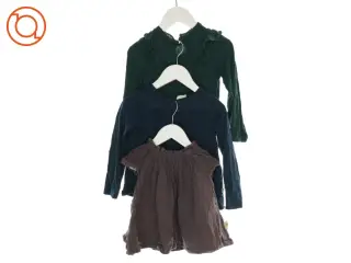 To bluser og en t-shirt fra Pomp de Lux (Str. 104/98)