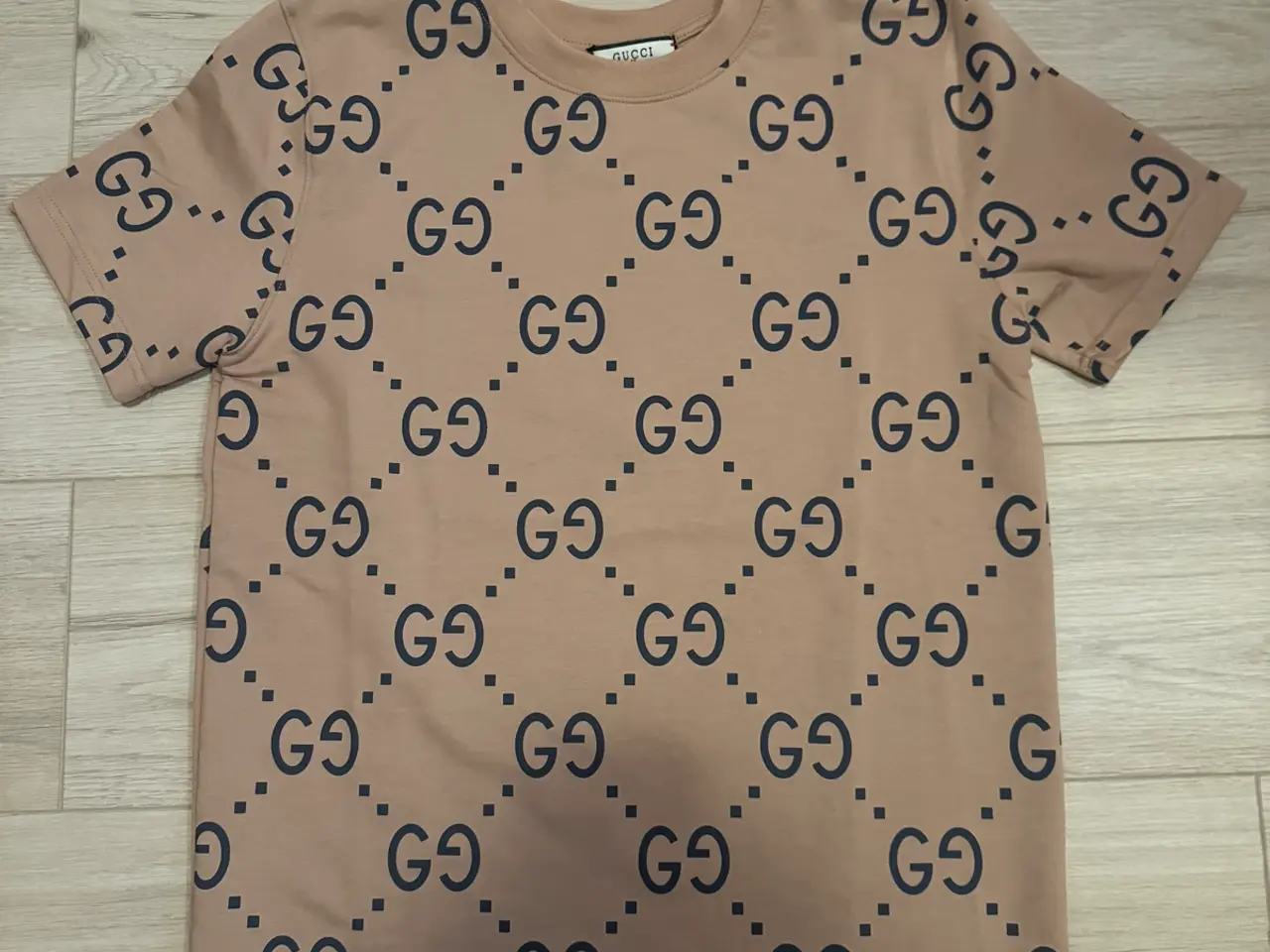 Billede 1 - Cucci t-shirt sælges