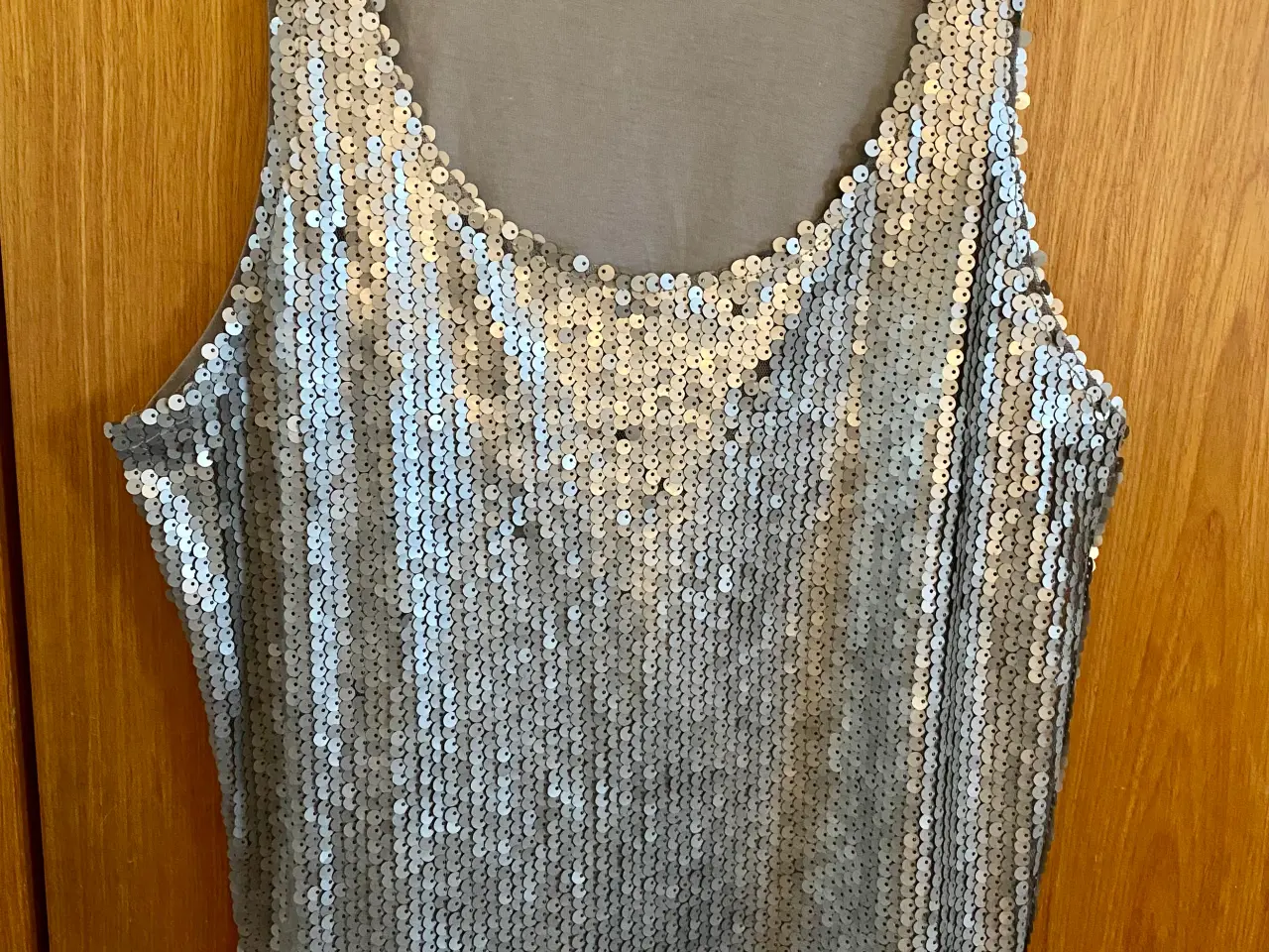Billede 1 - Bluse med pailletter 