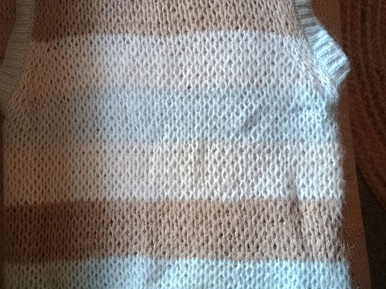 Billede 3 - Strik vest, kort model, Medium 