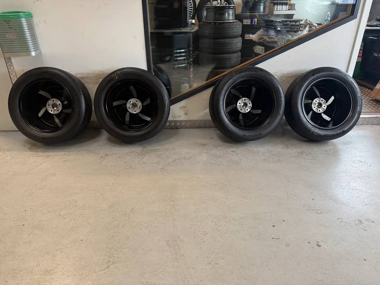Billede 2 - Originale 19” vw id4 alufælge med hankook sommerdæ