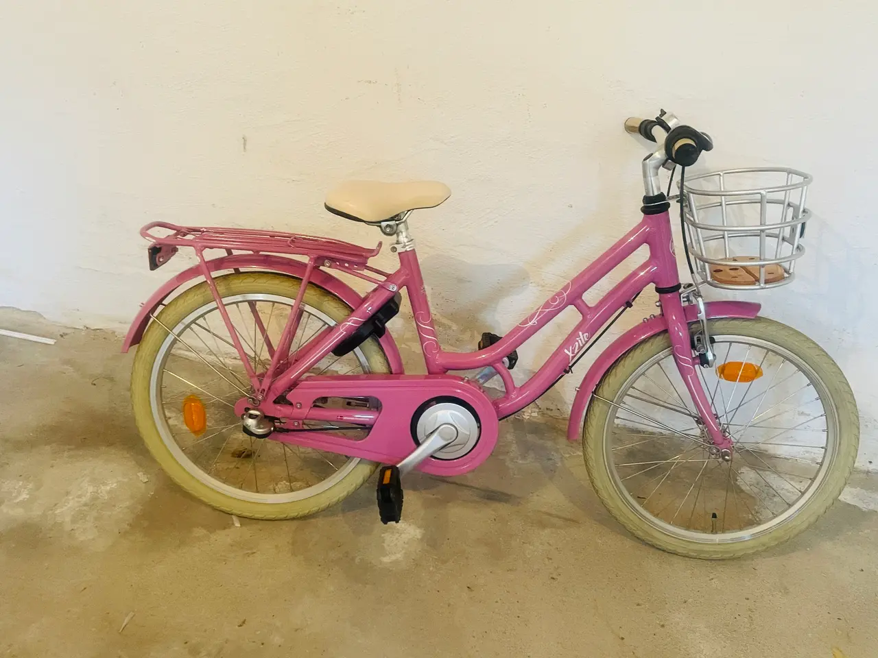 Billede 4 - Pigecykel 20 tommer – Næsten som ny 🌸
