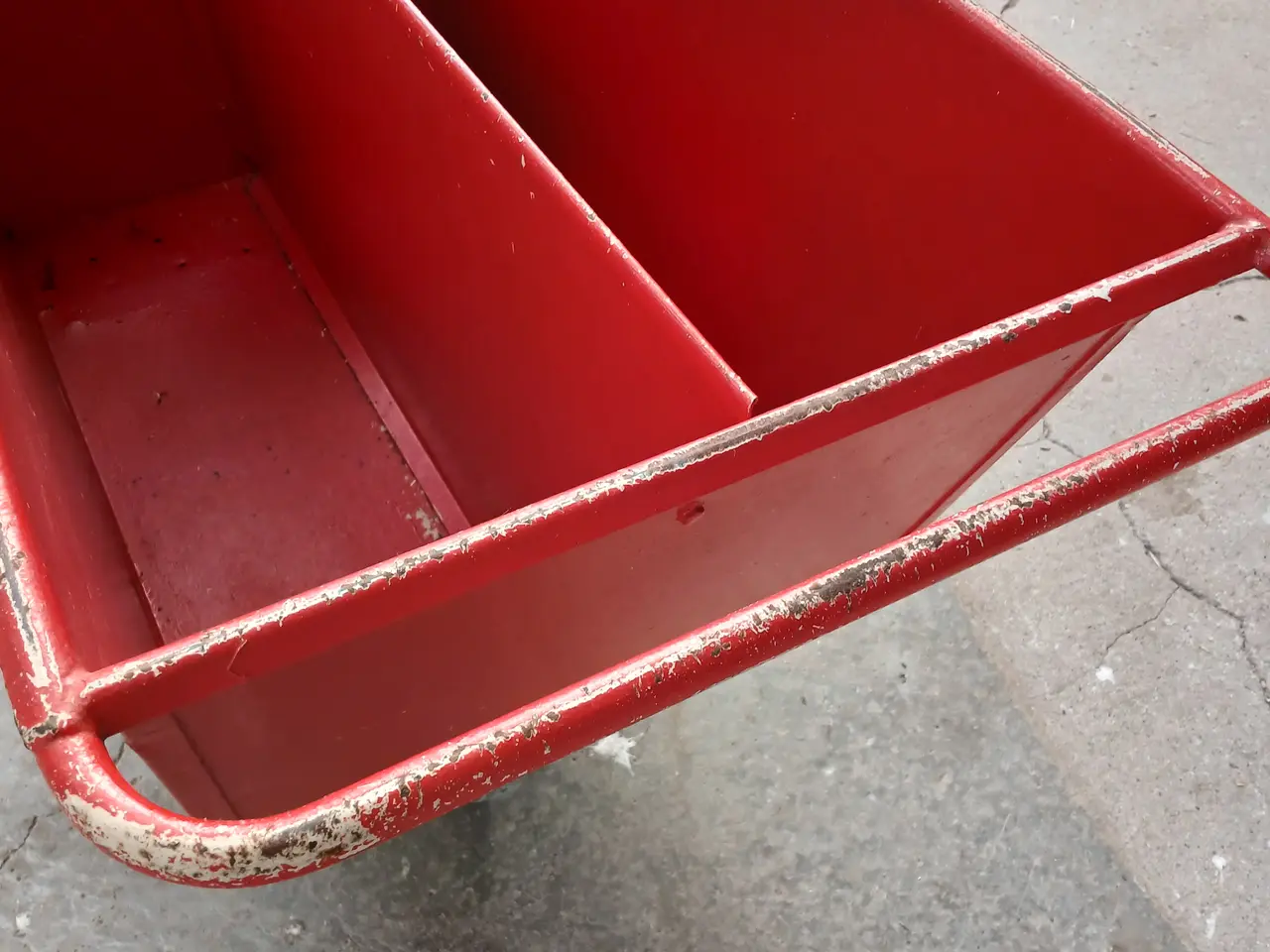 Billede 5 - Fodervogn i jern. 3 hjulet.