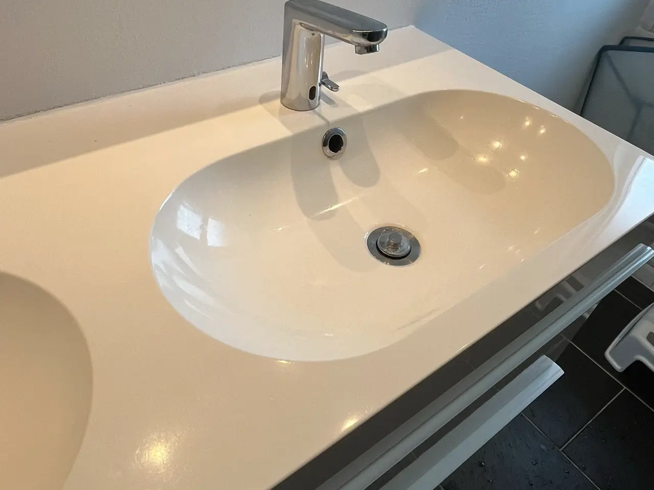 Billede 3 - Komplet badeværelsesmøbel