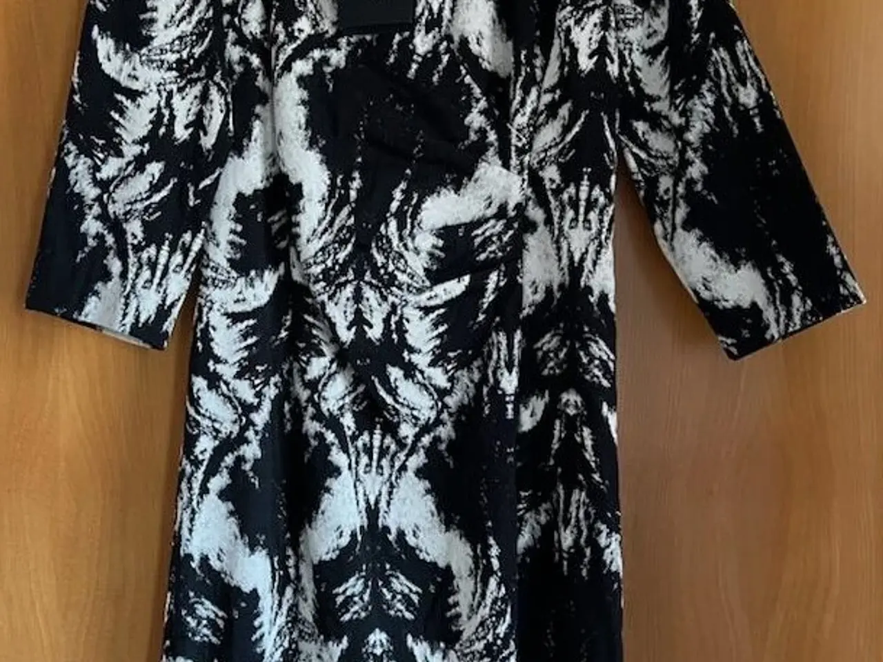 Billede 1 - NY ELEGANT SAND KJOLE STR. 36