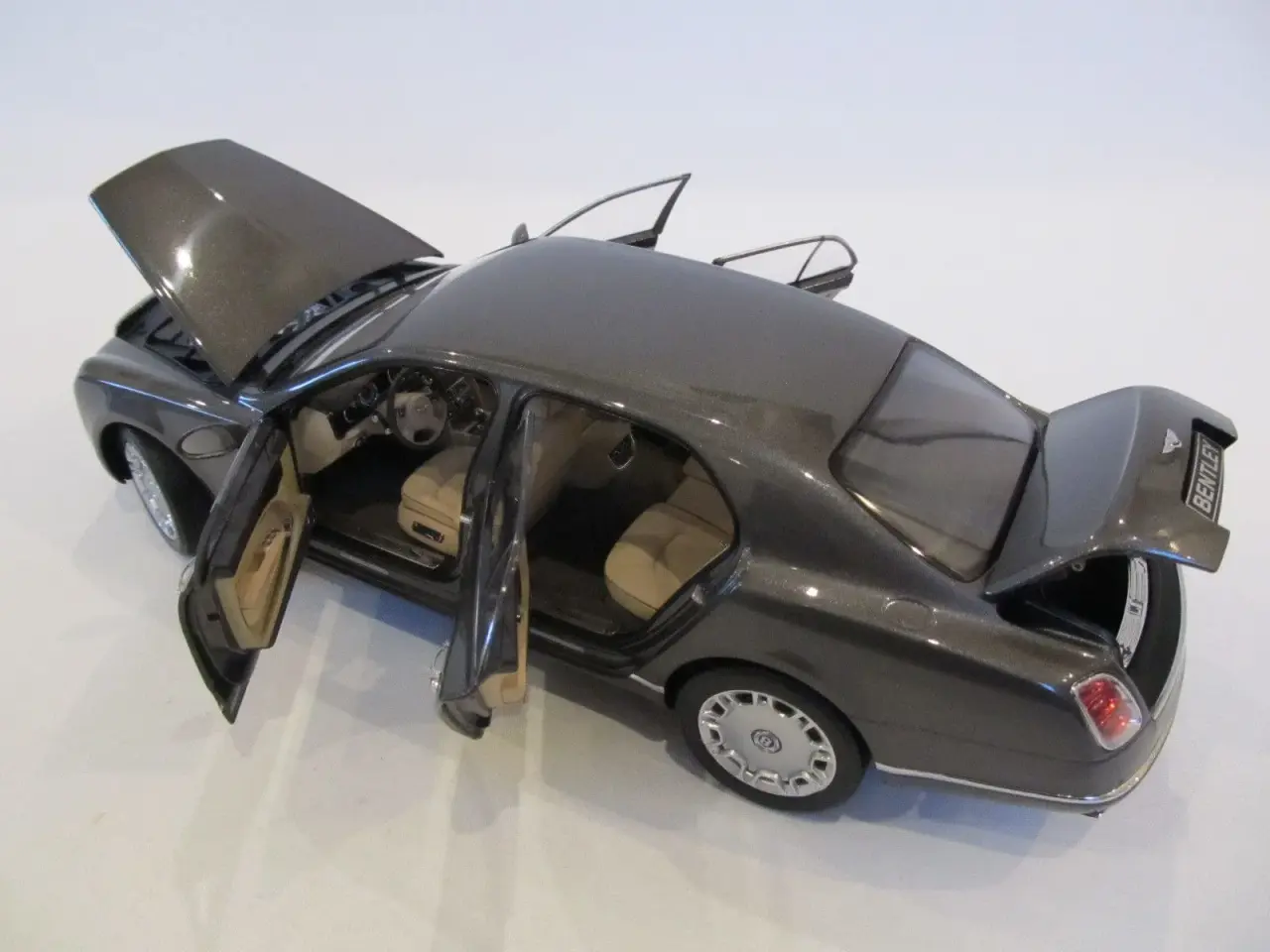 Billede 3 - 2010 Bentley Mulsanne 1:18 - MINICHAMPS