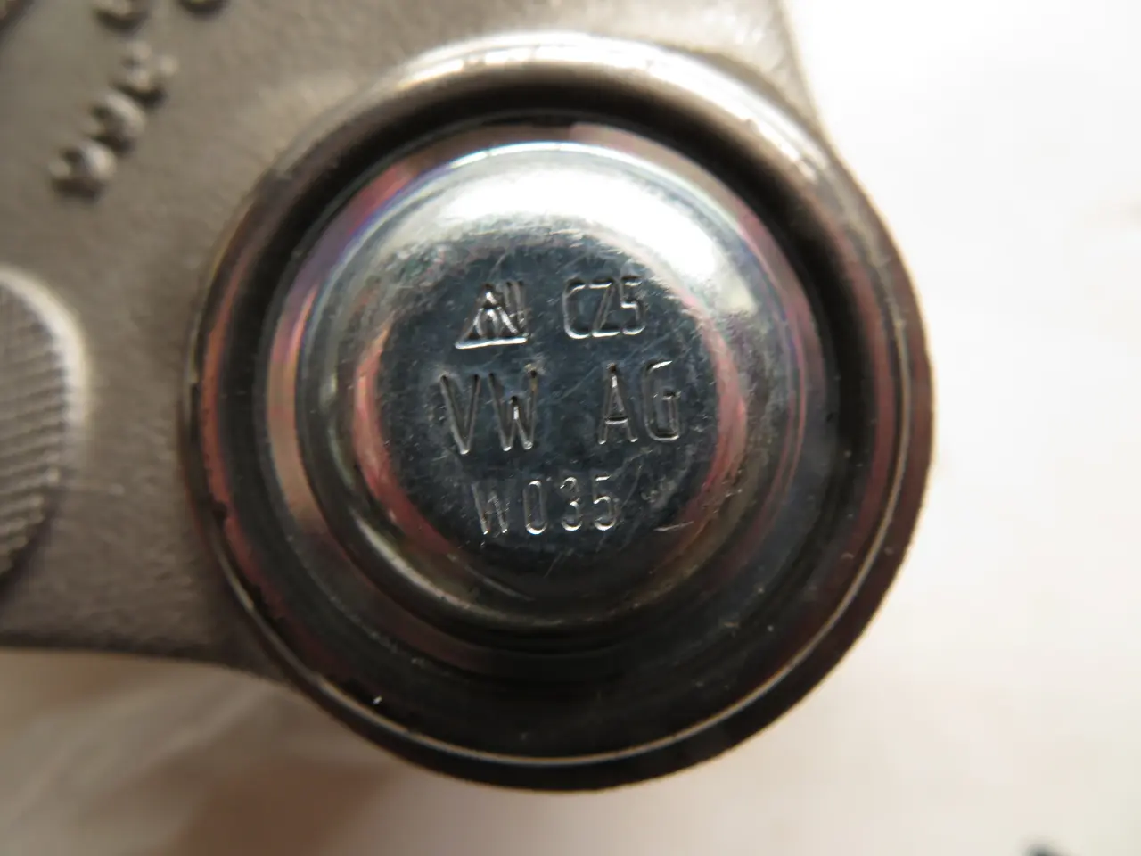 Billede 3 - Vw. Skoda. 2 stk. NYE. Originale Bærerkugler.