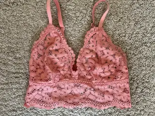 Gina Tricot bhtop i blonde. Str XS. 