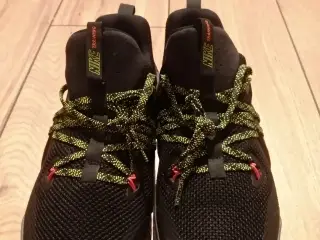 Sneakers, NIKE.