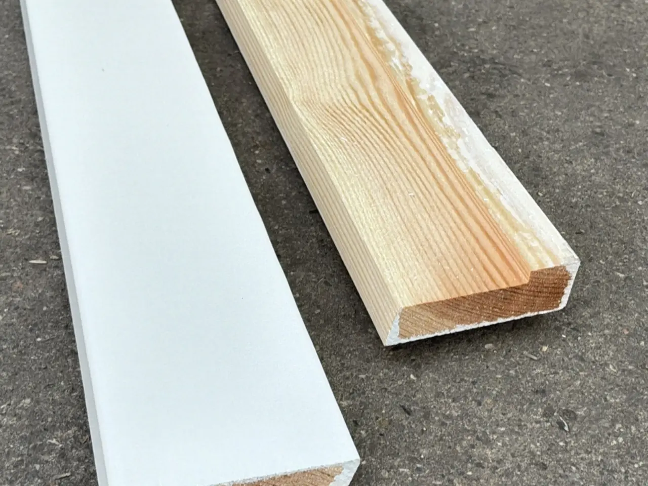 Billede 3 - Paneler hvide fodpaneler 450 Styk 21 × 68 × 4200 mm