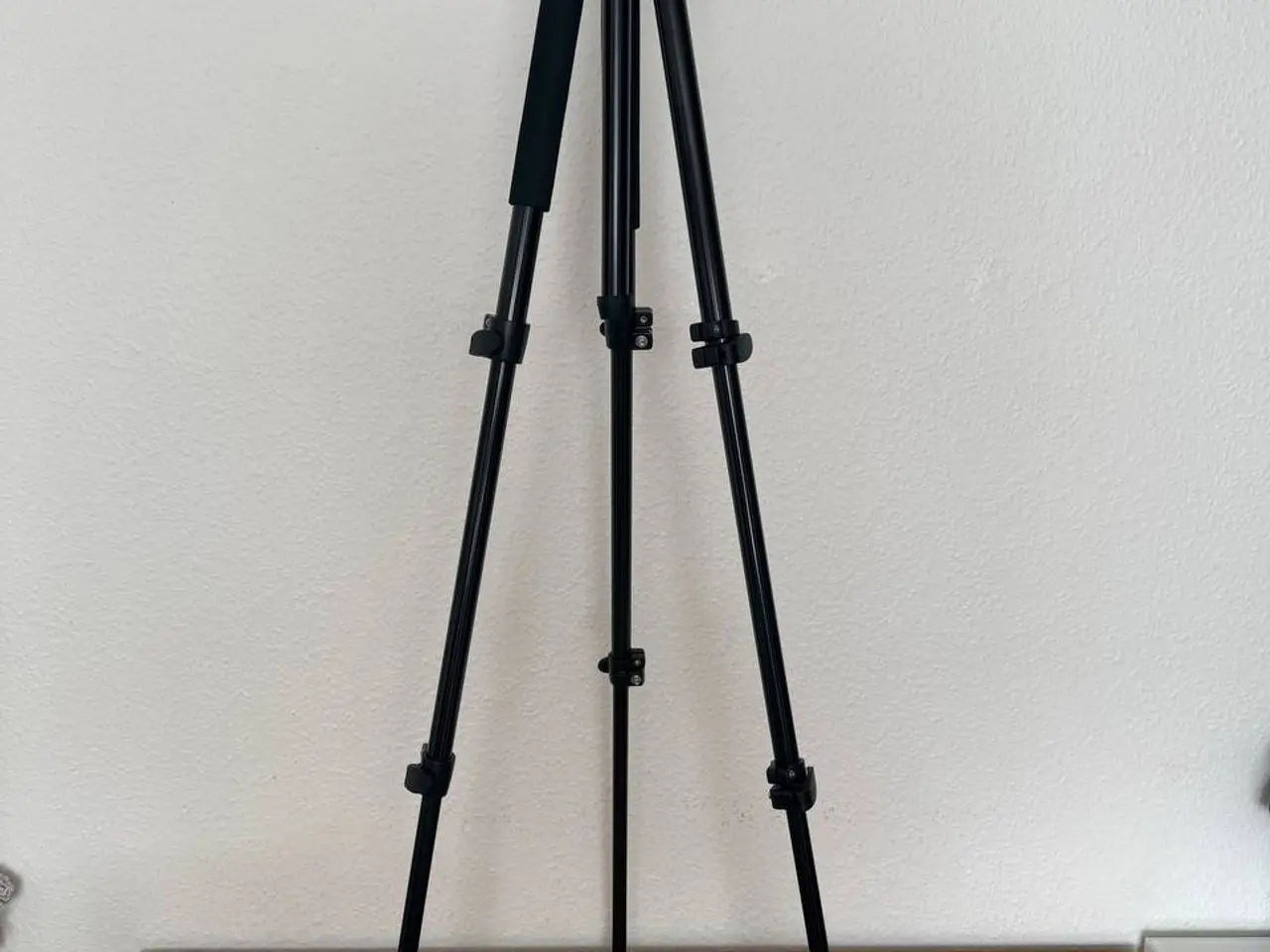 Billede 1 - Kamerastativ / Tripod med Taske – Justerbar Højde