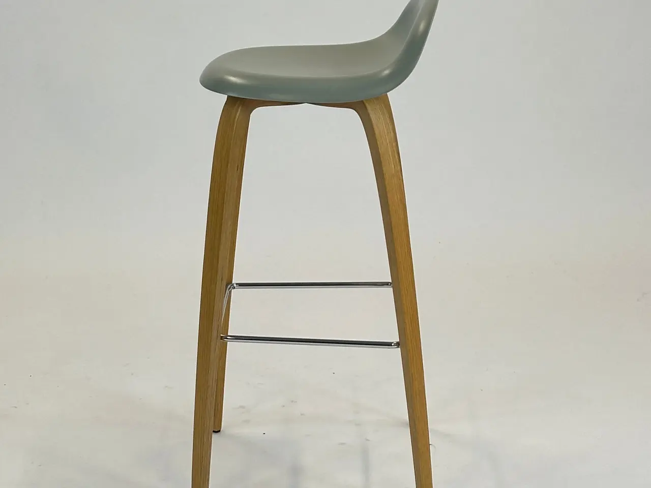 Billede 4 - GUBI 3D Bar Barstol – Mørkegrå med Træ Stel SH 78 cm