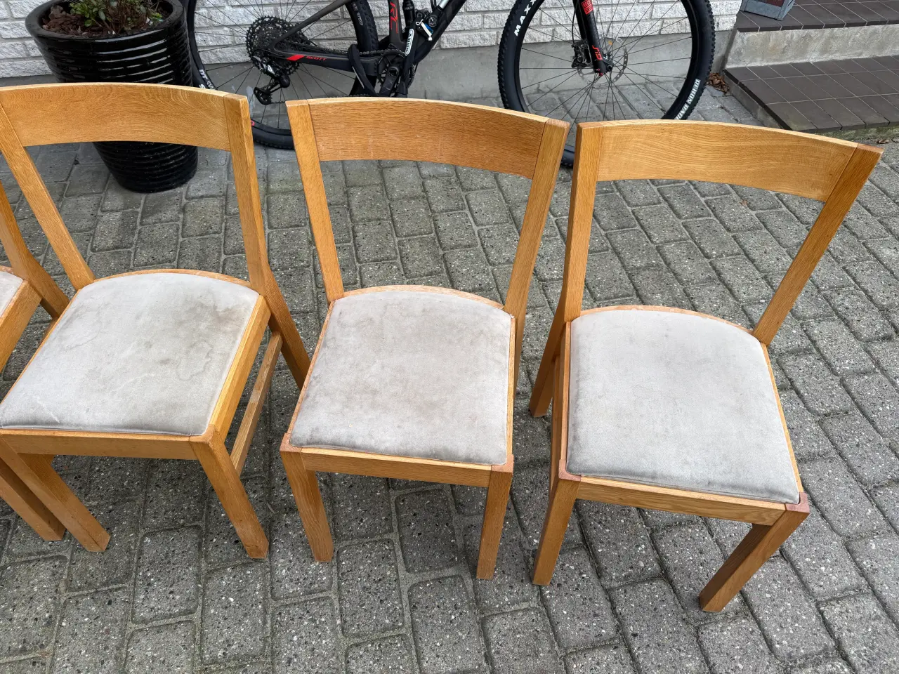 Billede 3 - Spisebord i egmed 6 stole 
