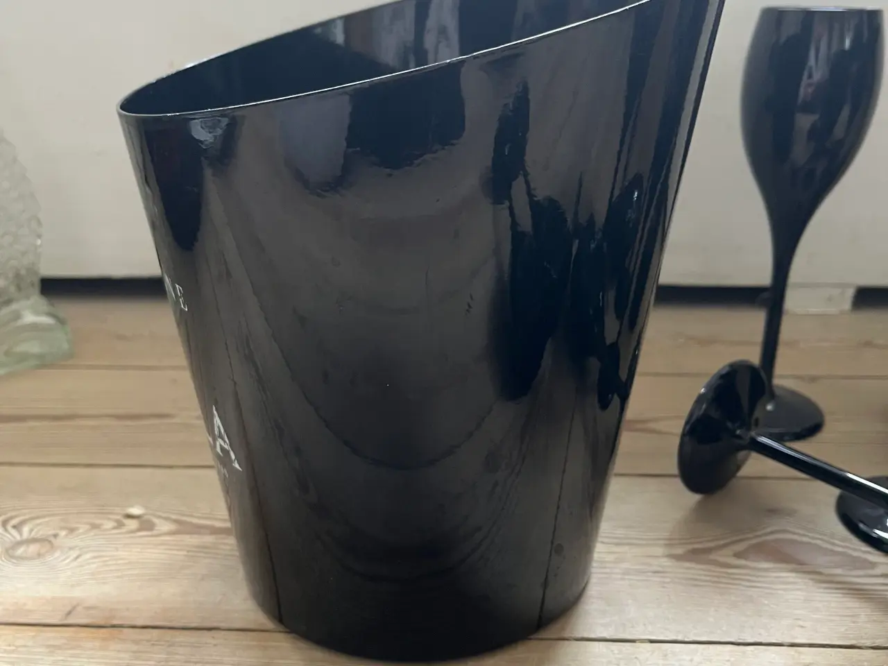 Billede 3 - Champagne køler og champagneglas Ayala i sort plas