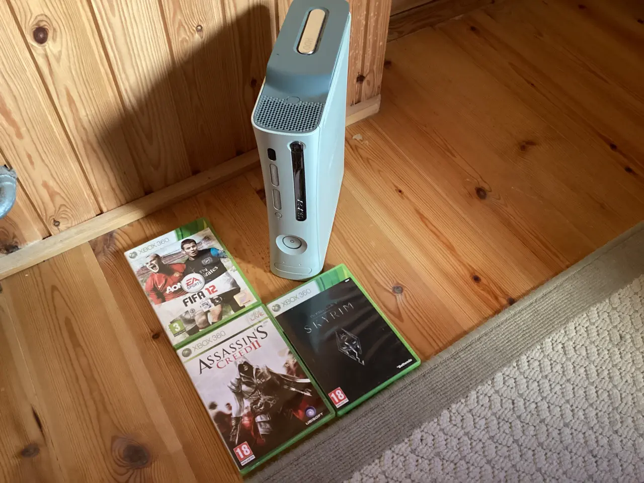 Billede 1 - Xbox 360 u/tilbehør med 3 spil, 250kr.