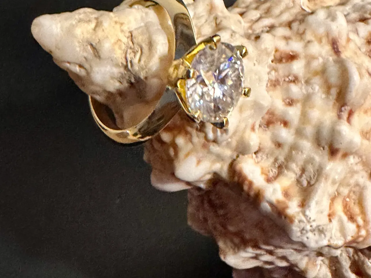 Billede 1 - Ny forgyldt sølvring med 3 kar moissanite. Certif