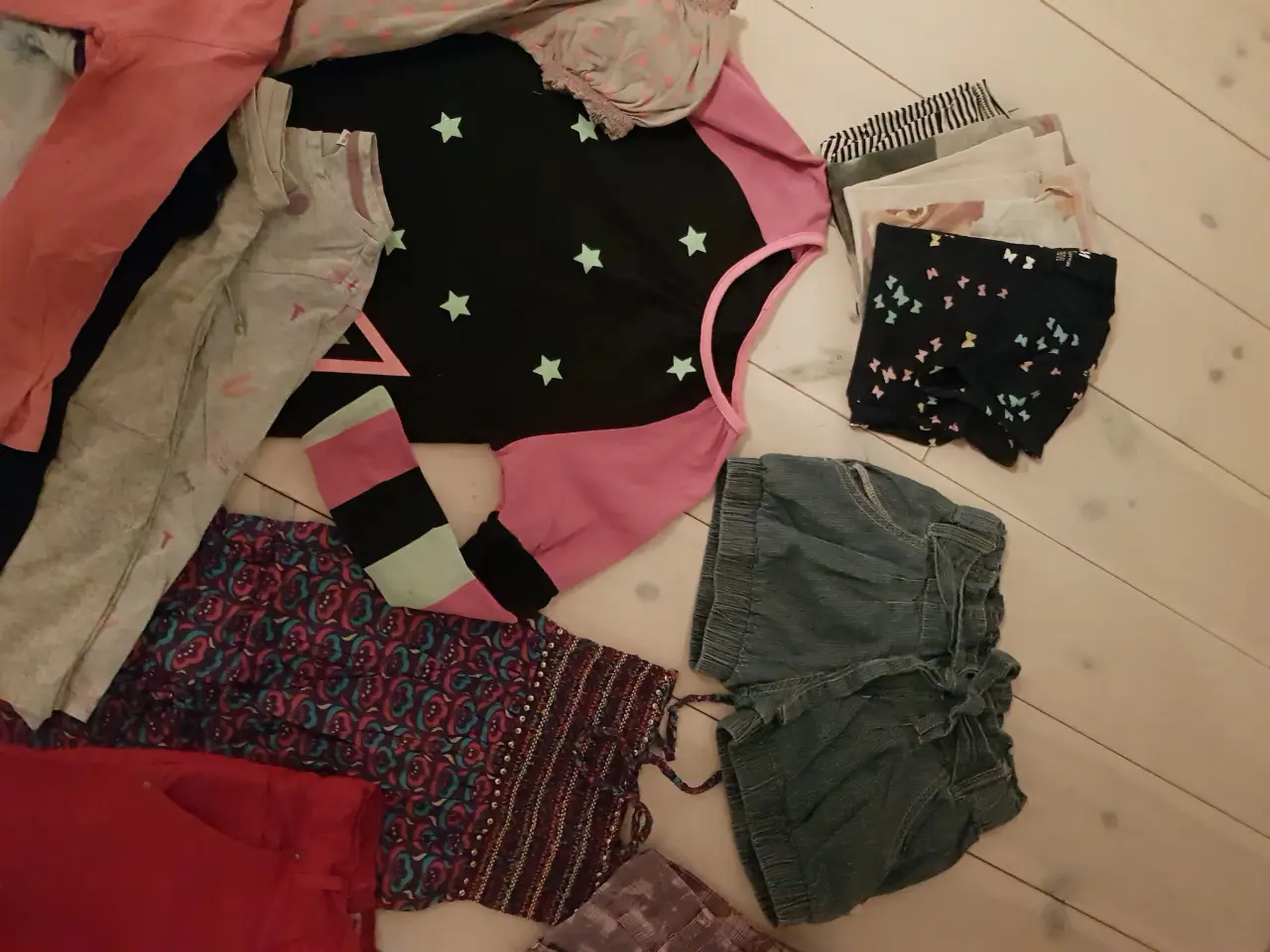 Billede 2 - Pigetøj, 30 dele, str. 110