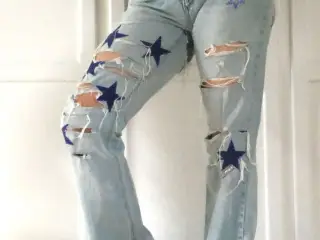 JEANS med HULLER - STARS'N'STRIPES - håndpyntet