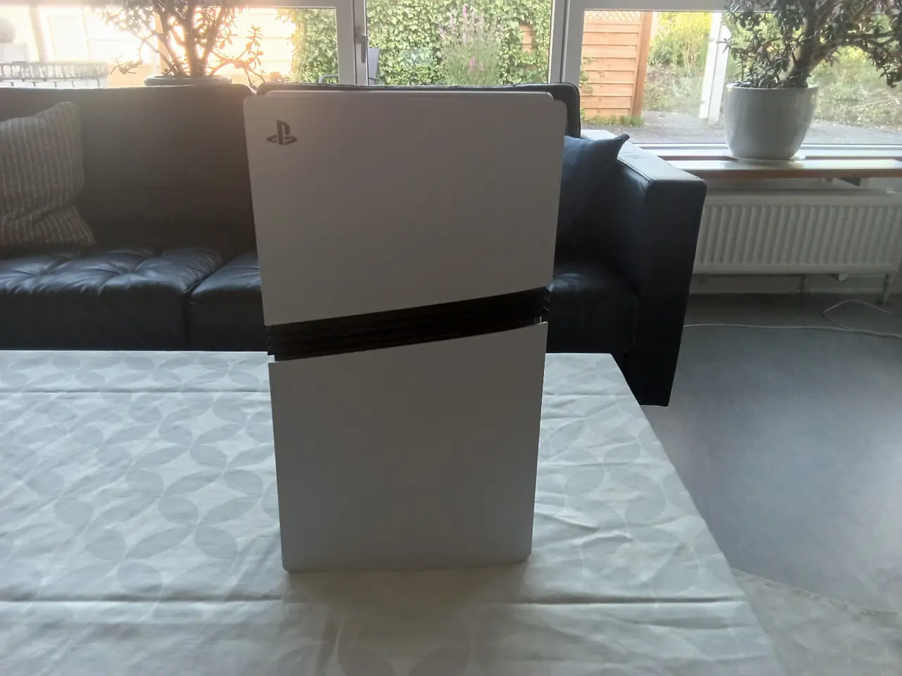 Billede 2 - Ps5 med kontroller plus portal 1tb + 2tb ekstra