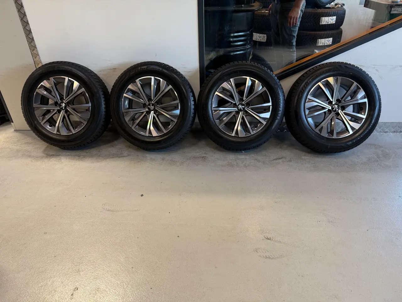 Billede 1 - 17”originale Peugeot fælge med nye vinterdæk