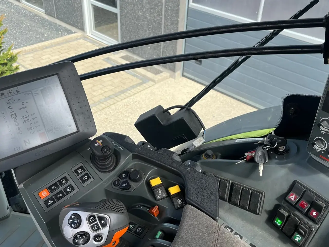 Billede 8 - CLAAS AXION 850 Med frontlift og frontpto