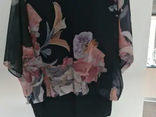 Flot bluse med blomster