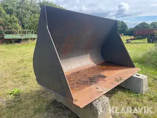 Skovl med volvofæstne 250cm