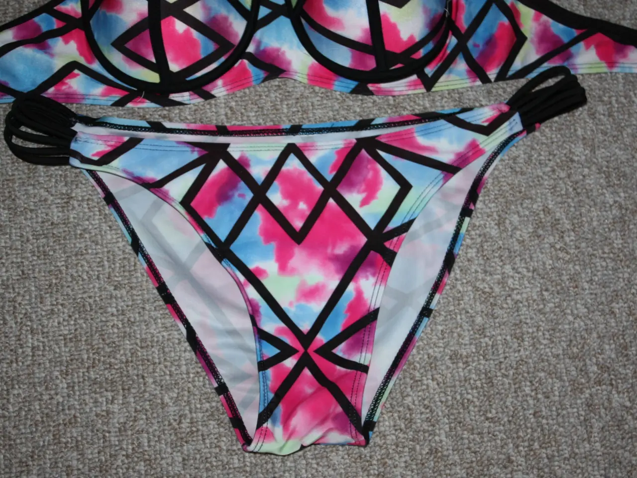 Billede 3 - Bikini str. L / XL hofter 100 cm (liggende)