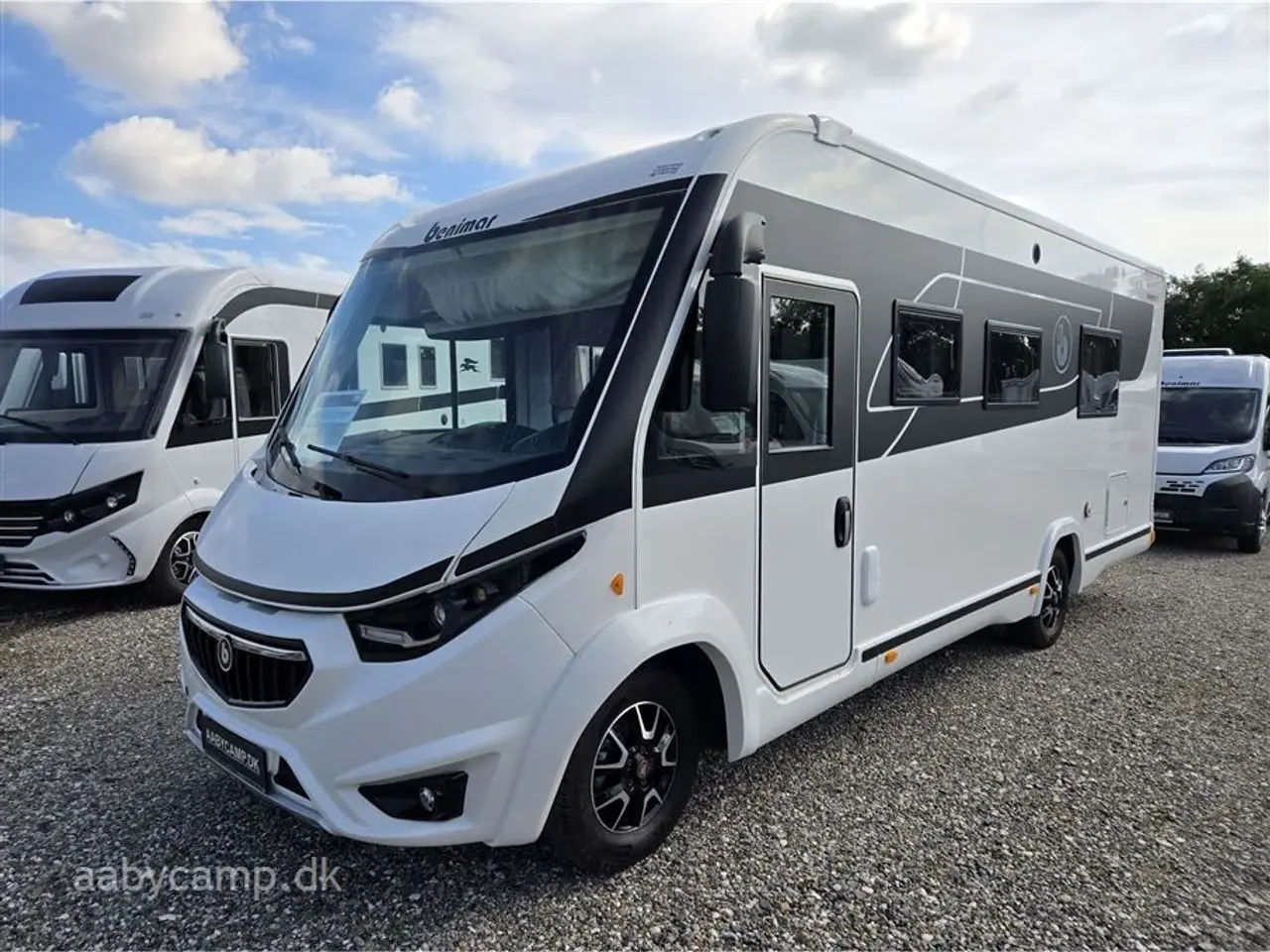Billede 2 - 2020 - Benimar Amphitryon 957 Lave enkeltsenge. ende badeværelse.face to face siddegruppe.