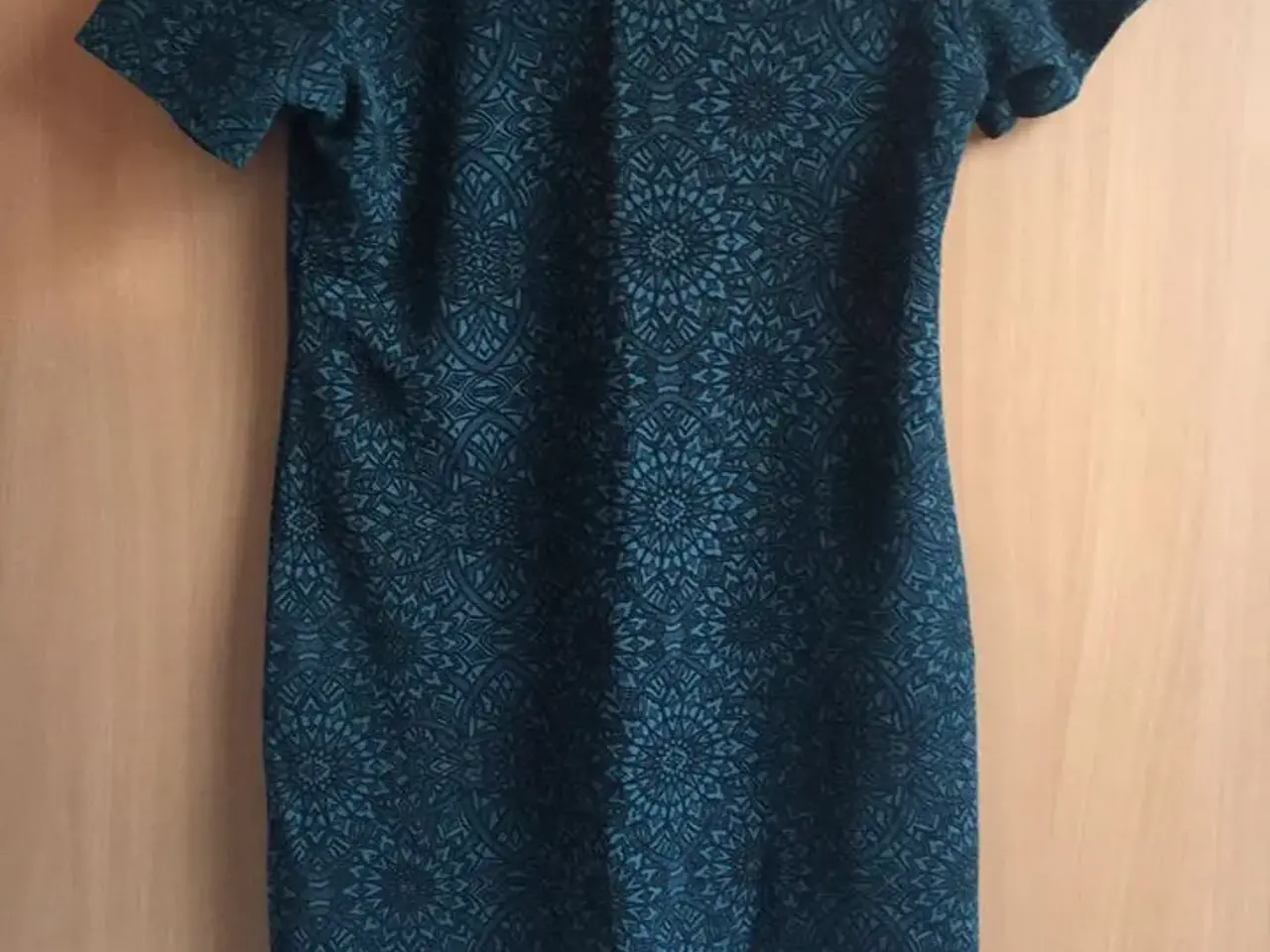 Billede 3 - kjole fra Boohoo